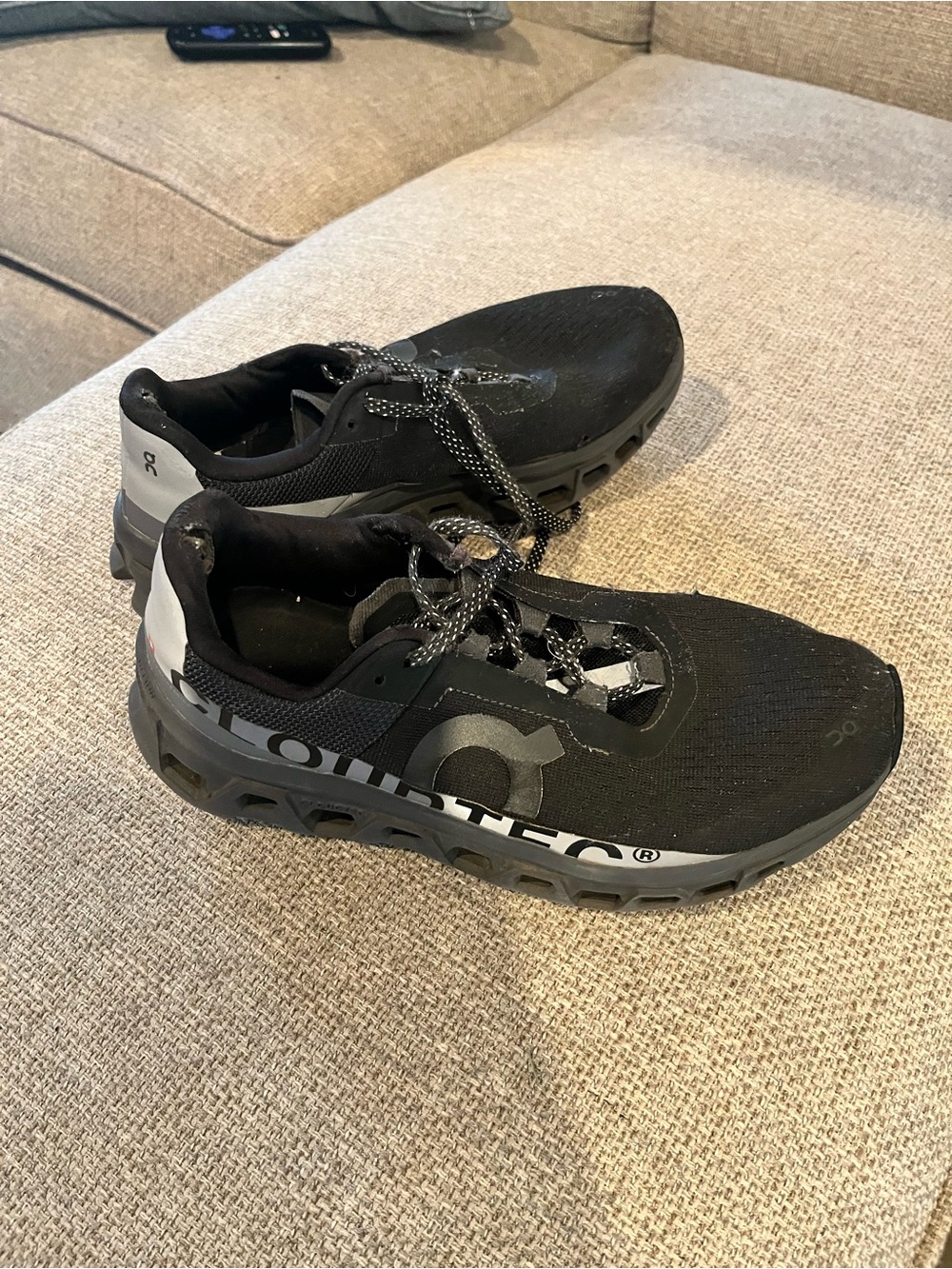 On Cloud Monster Black and Grey Athletic Sneakers 9.5